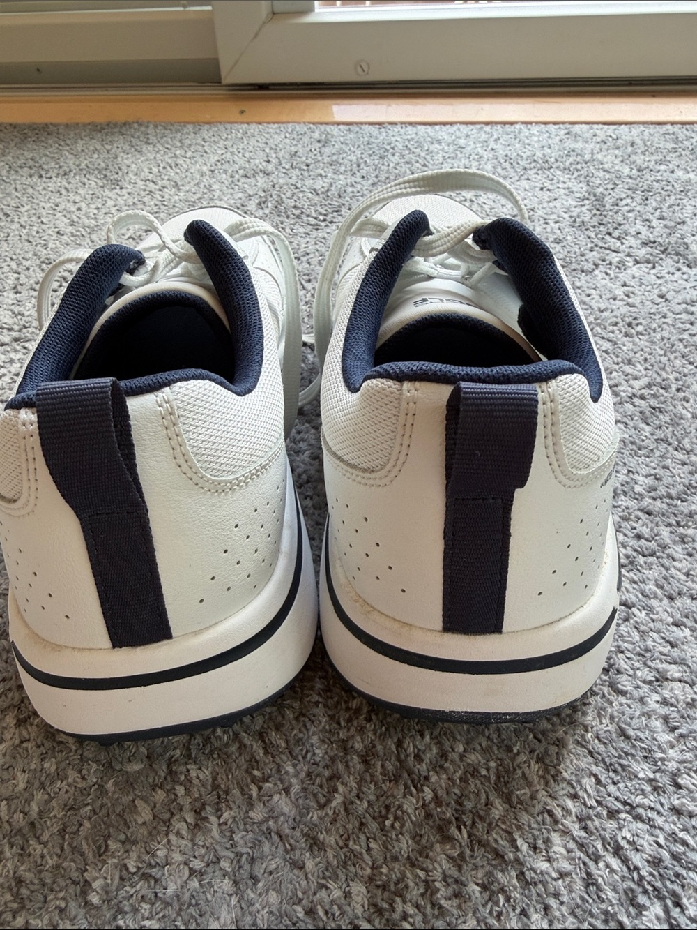 Golf sketchers White and Navy Low-Top golf Sneakers only worn once 😊size 12 - Picture 5 of 9